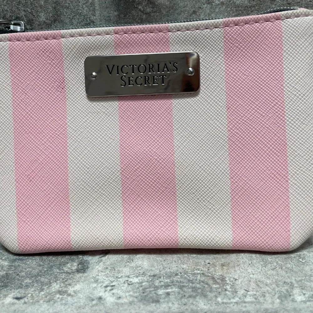 ❤️ VICTORIA SECRET PINK STRIPED COIN PURSE